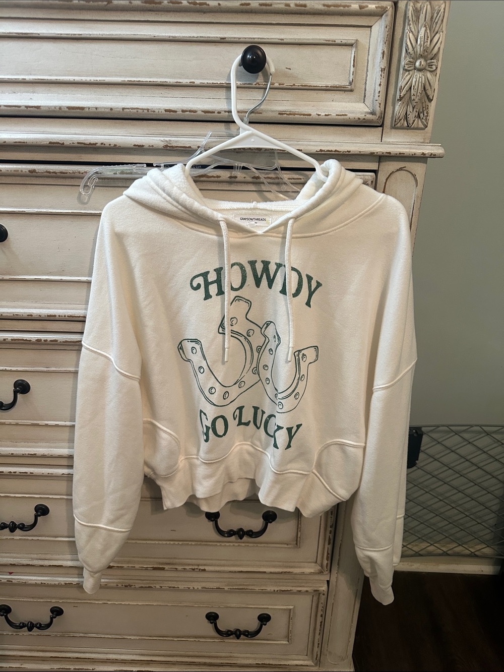 Grayson Threads White Cropped 'Howdy Go Lucky' Graphic Hoodie